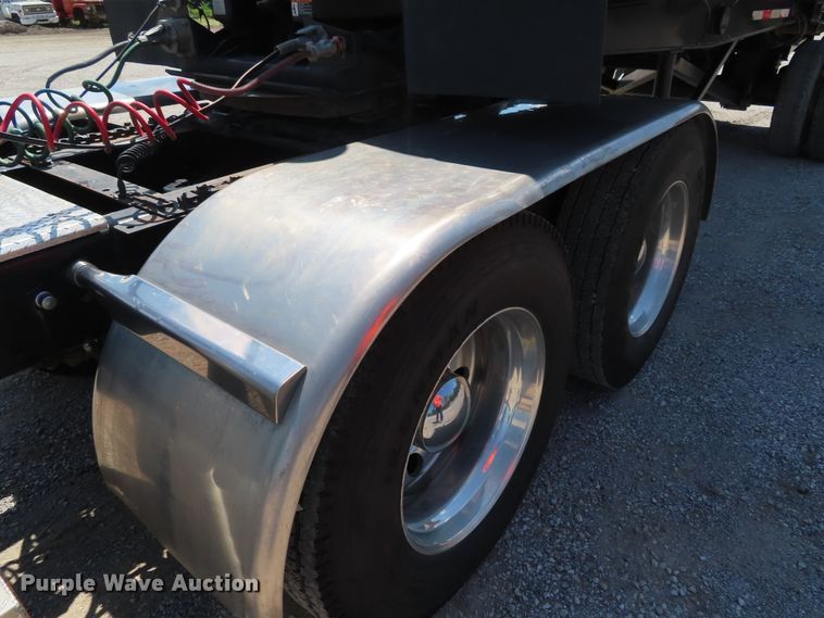 image for item DD6370 2001 Kenworth T800 semi truck