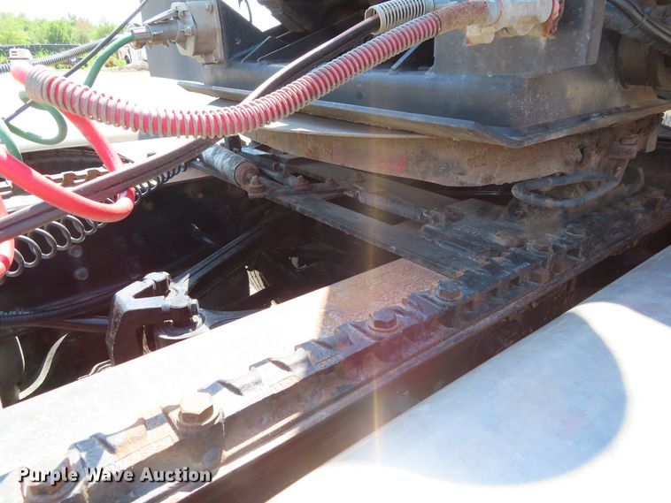 image for item DD6370 2001 Kenworth T800 semi truck