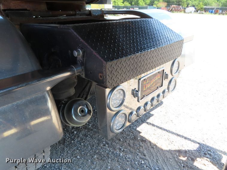 image for item DD6370 2001 Kenworth T800 semi truck