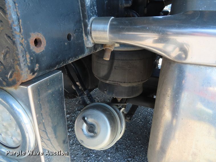 image for item DD6370 2001 Kenworth T800 semi truck