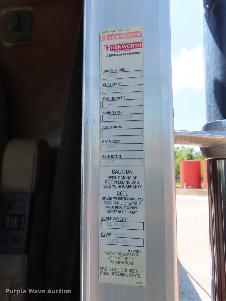 image for item DD6370 2001 Kenworth T800 semi truck