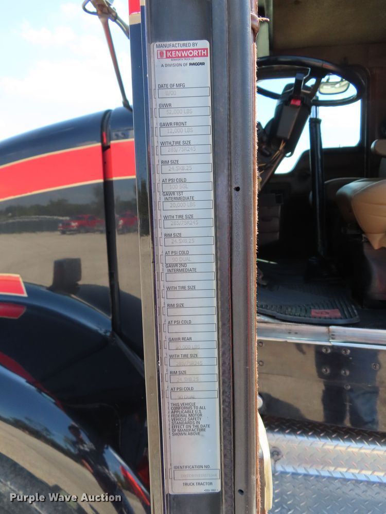 image for item DD6370 2001 Kenworth T800 semi truck