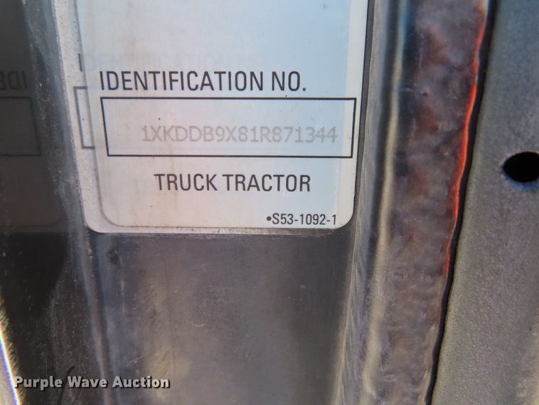 image for item DD6370 2001 Kenworth T800 semi truck