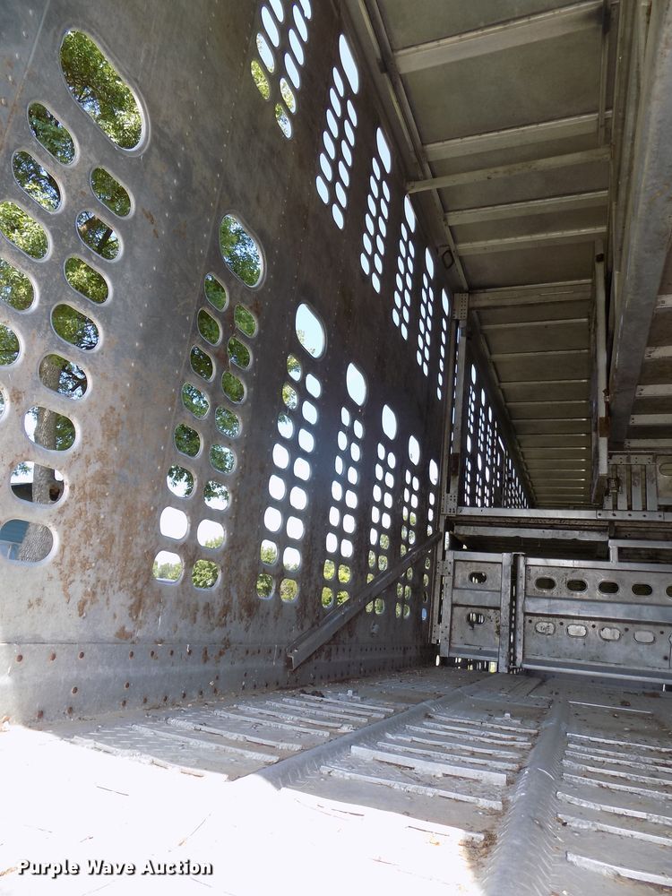 image for item DE7755 1997 Wilson PSDCL-302CL livestock trailer