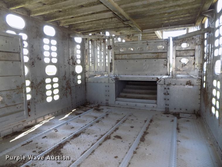 image for item DE7755 1997 Wilson PSDCL-302CL livestock trailer