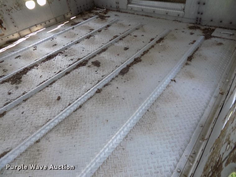 image for item DE7755 1997 Wilson PSDCL-302CL livestock trailer