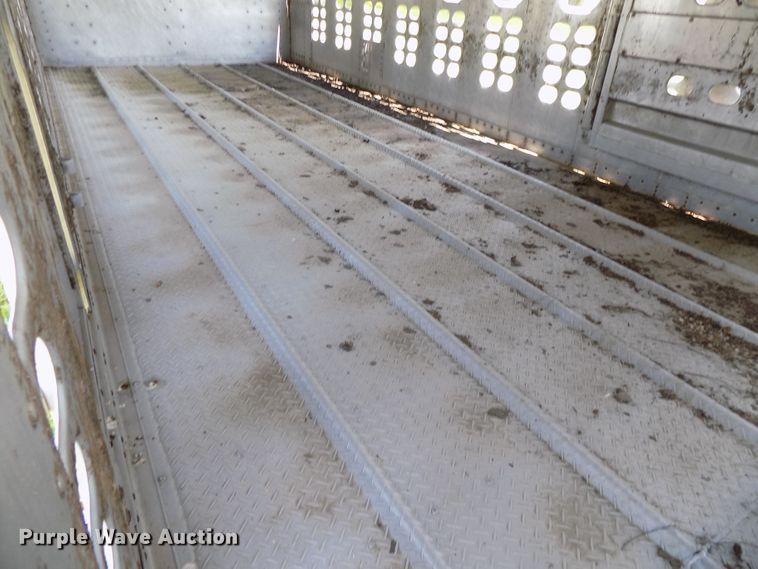 image for item DE7755 1997 Wilson PSDCL-302CL livestock trailer