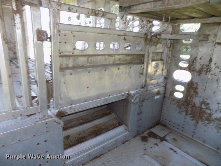 image for item DE7755 1997 Wilson PSDCL-302CL livestock trailer