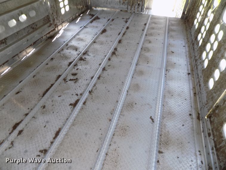 image for item DE7755 1997 Wilson PSDCL-302CL livestock trailer