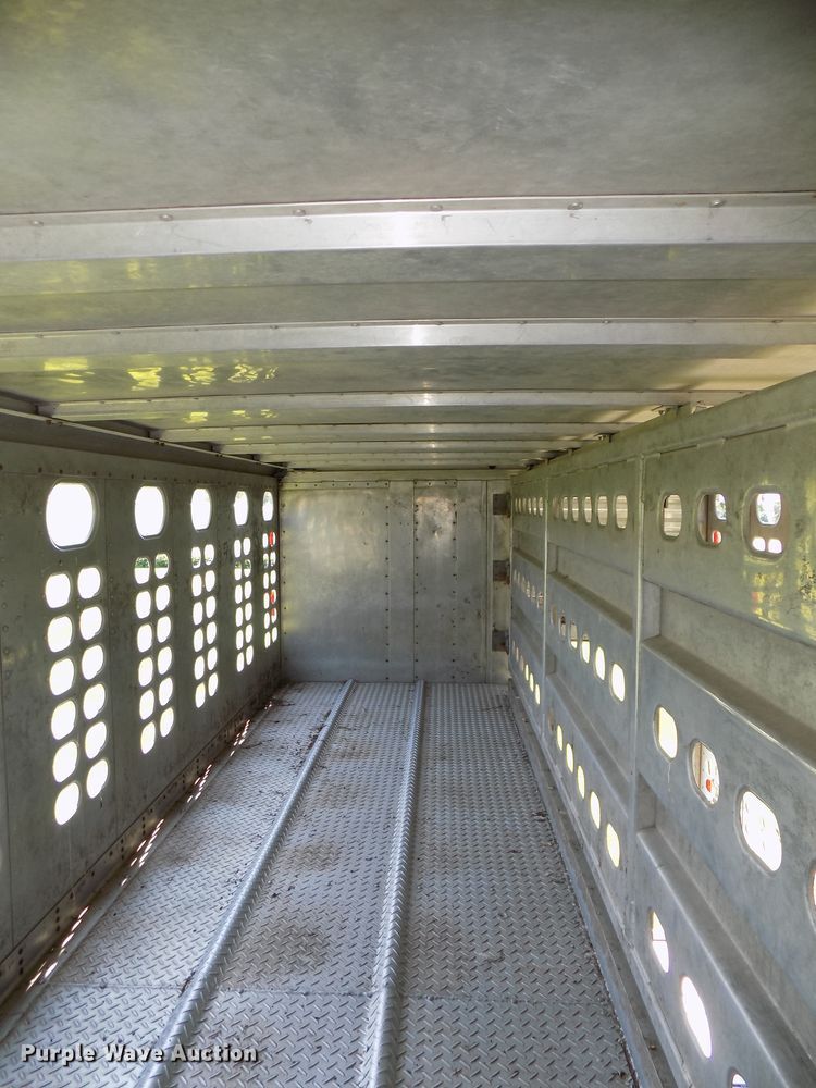 image for item DE7755 1997 Wilson PSDCL-302CL livestock trailer