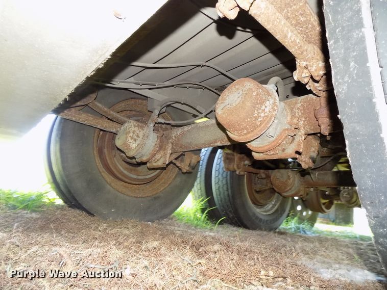 image for item DE7755 1997 Wilson PSDCL-302CL livestock trailer