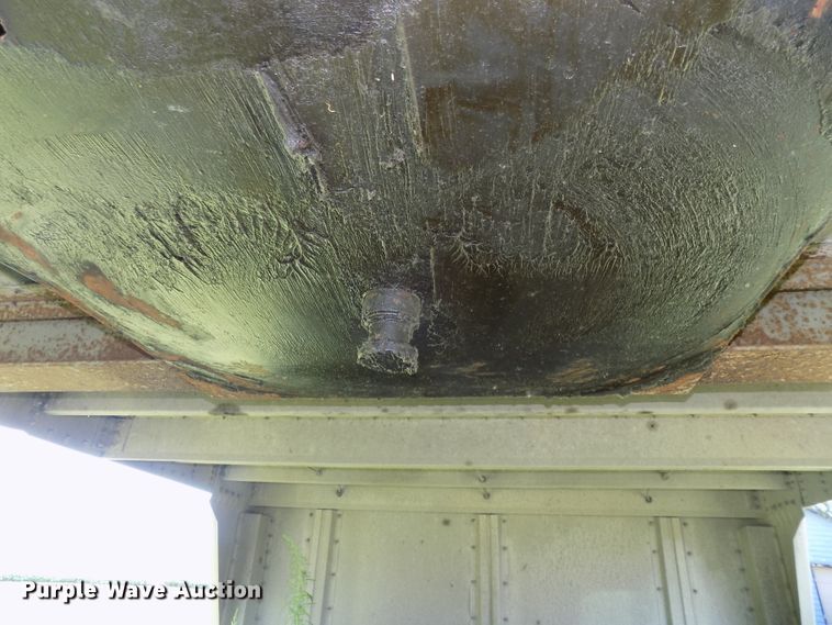 image for item DE7755 1997 Wilson PSDCL-302CL livestock trailer