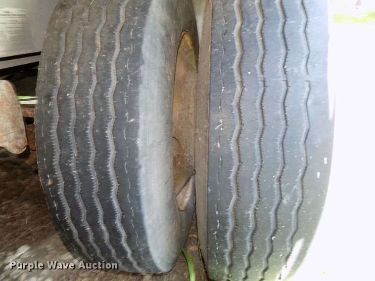 image for item DE7755 1997 Wilson PSDCL-302CL livestock trailer