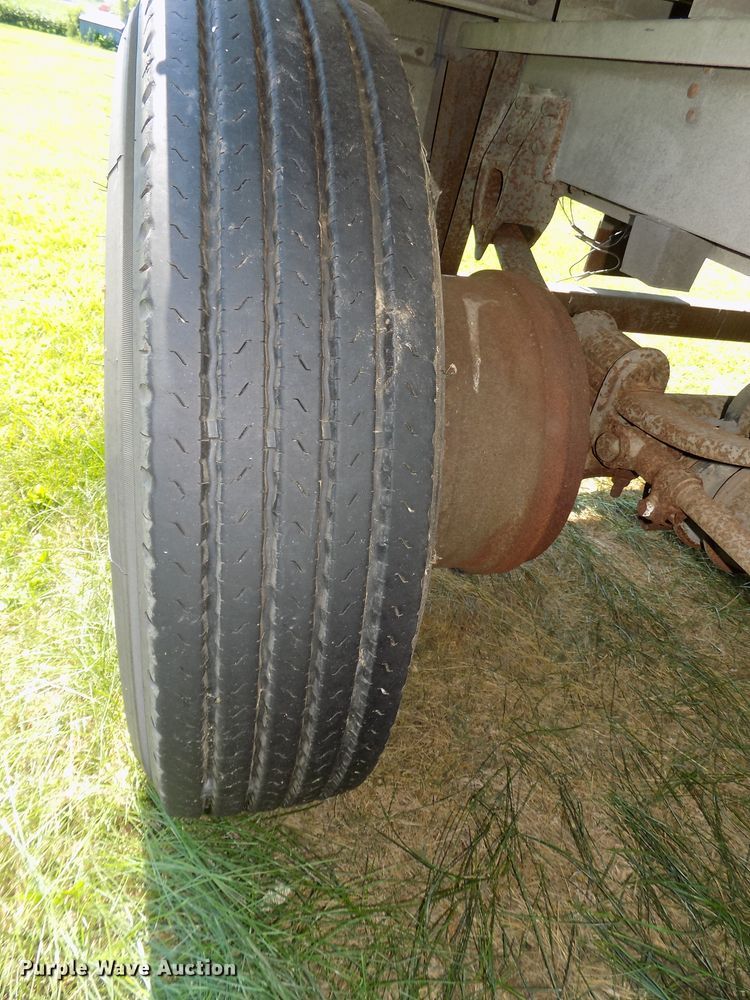 image for item DE7755 1997 Wilson PSDCL-302CL livestock trailer