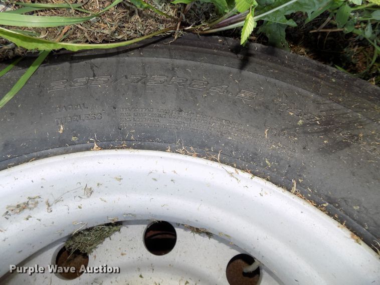 image for item DE7755 1997 Wilson PSDCL-302CL livestock trailer