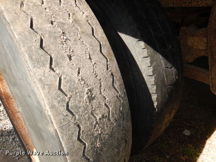 image for item DG4798 1986 Stoughton ASVW-485T-S-C-WEDGE dry van trailer