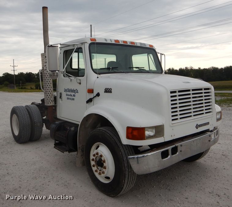 image for item DH6069 2001 International 4700 semi truck