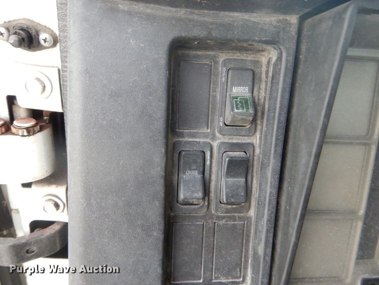 image for item DH6069 2001 International 4700 semi truck