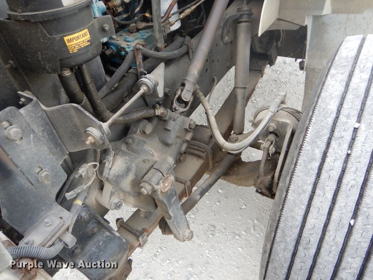 image for item DH6069 2001 International 4700 semi truck