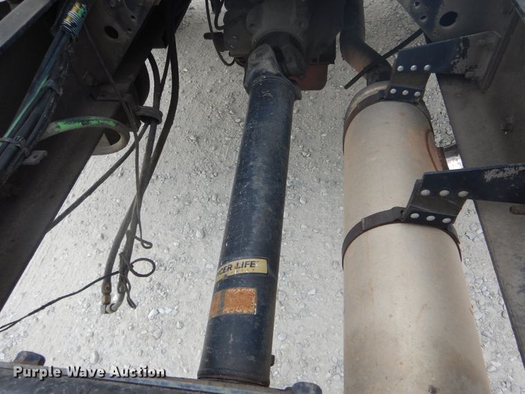 image for item DH6069 2001 International 4700 semi truck