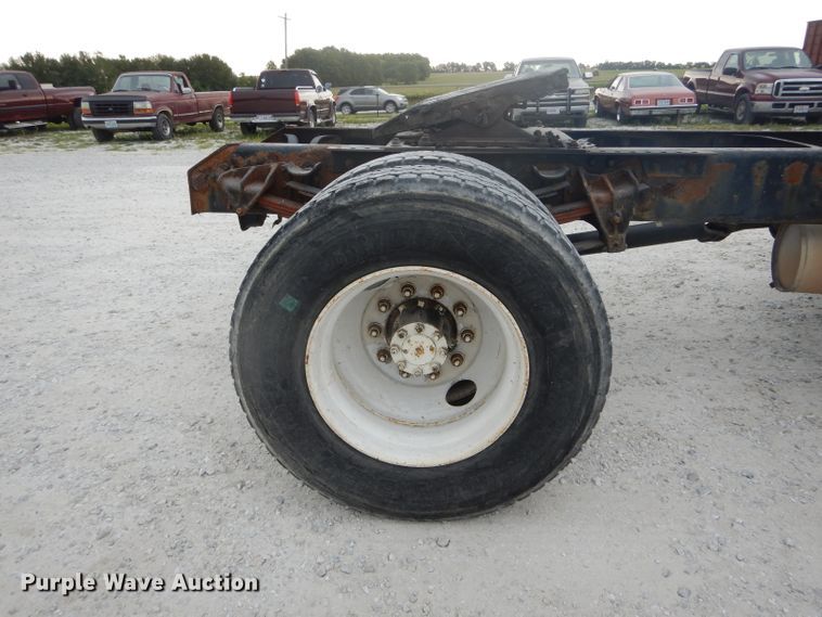 image for item DH6069 2001 International 4700 semi truck