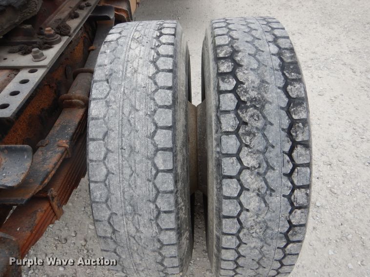 image for item DH6069 2001 International 4700 semi truck