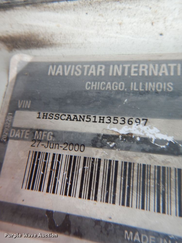 image for item DH6069 2001 International 4700 semi truck