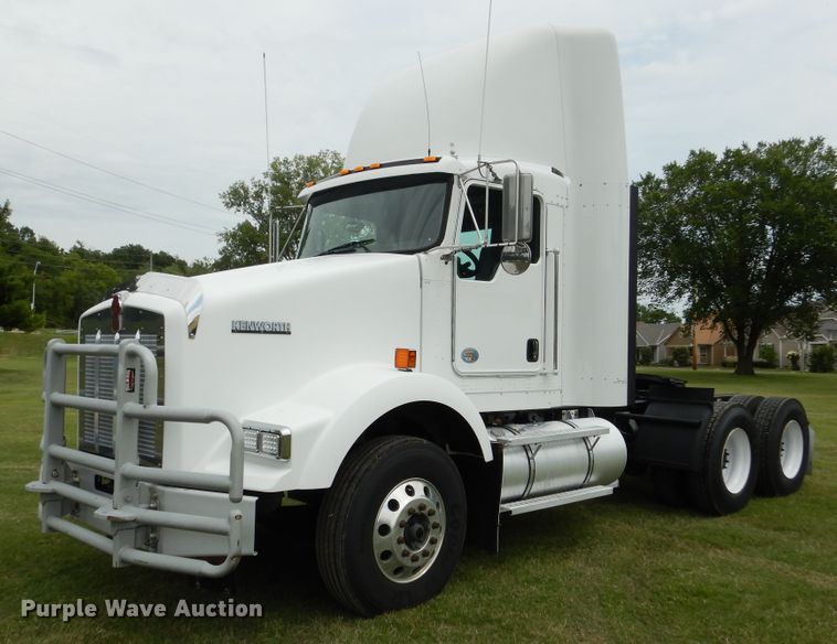 image for item EK9049 2012 Kenworth T800 semi truck