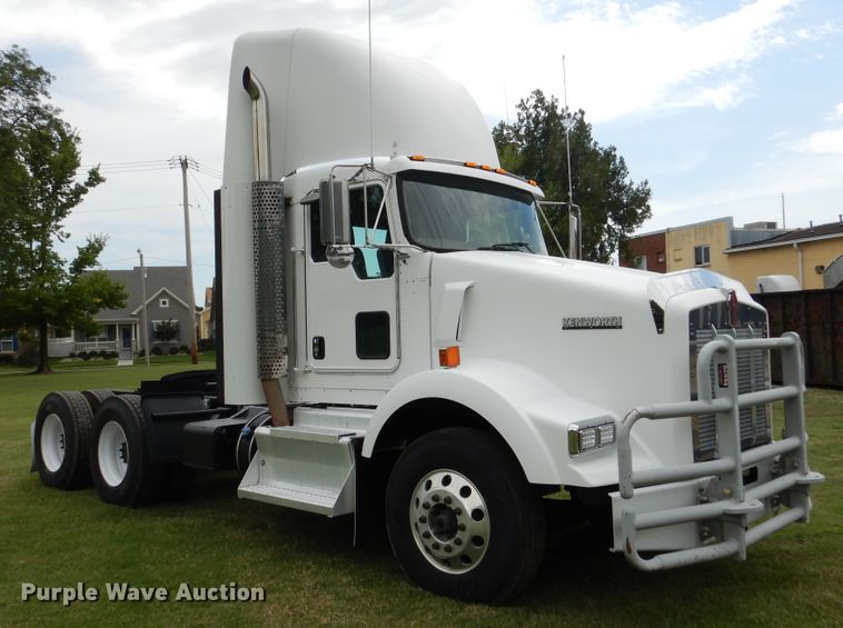 image for item EK9049 2012 Kenworth T800 semi truck
