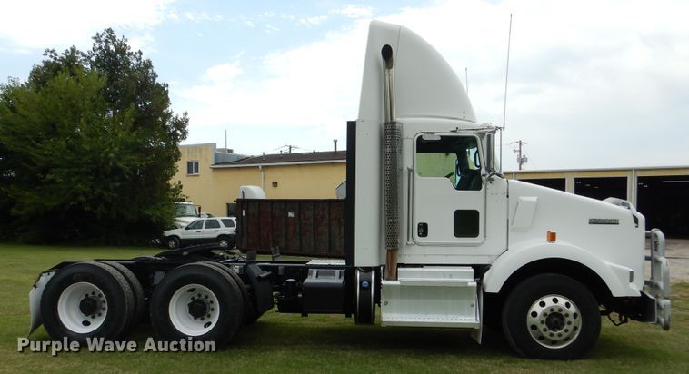 image for item EK9049 2012 Kenworth T800 semi truck