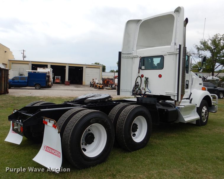 image for item EK9049 2012 Kenworth T800 semi truck