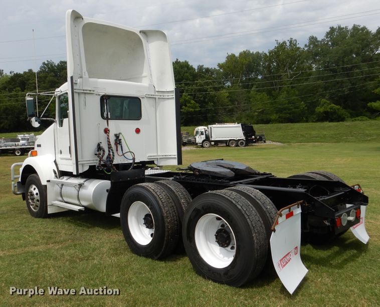 image for item EK9049 2012 Kenworth T800 semi truck