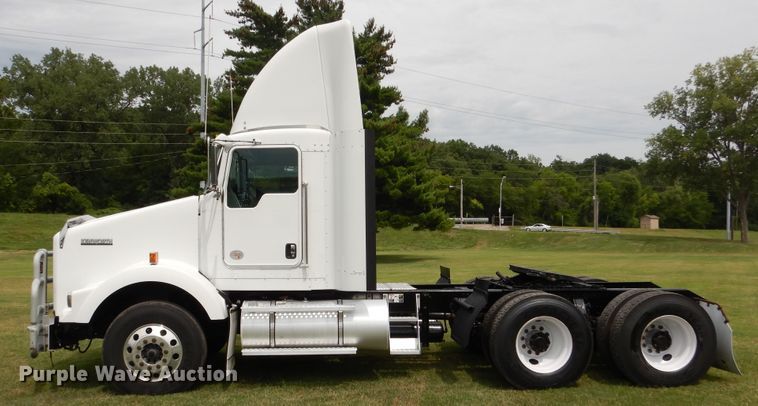 image for item EK9049 2012 Kenworth T800 semi truck