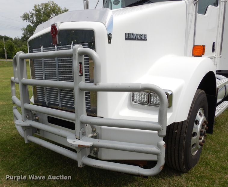 image for item EK9049 2012 Kenworth T800 semi truck