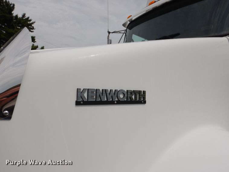 image for item EK9049 2012 Kenworth T800 semi truck