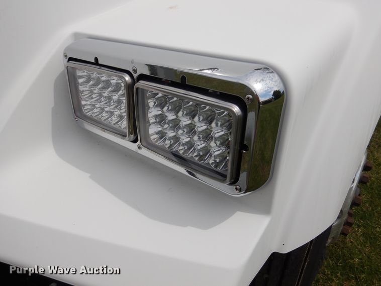 image for item EK9049 2012 Kenworth T800 semi truck