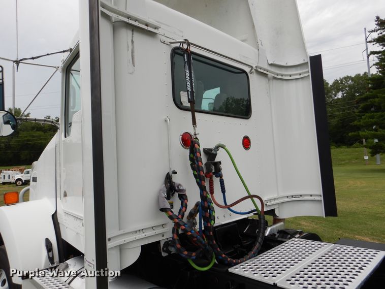 image for item EK9049 2012 Kenworth T800 semi truck