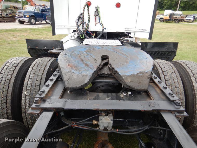 image for item EK9049 2012 Kenworth T800 semi truck