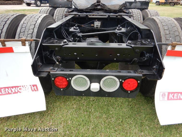 image for item EK9049 2012 Kenworth T800 semi truck