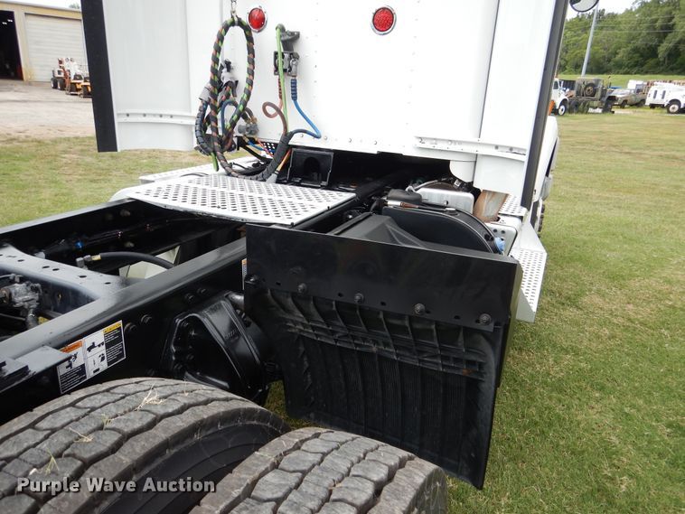 image for item EK9049 2012 Kenworth T800 semi truck