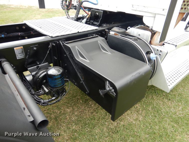 image for item EK9049 2012 Kenworth T800 semi truck