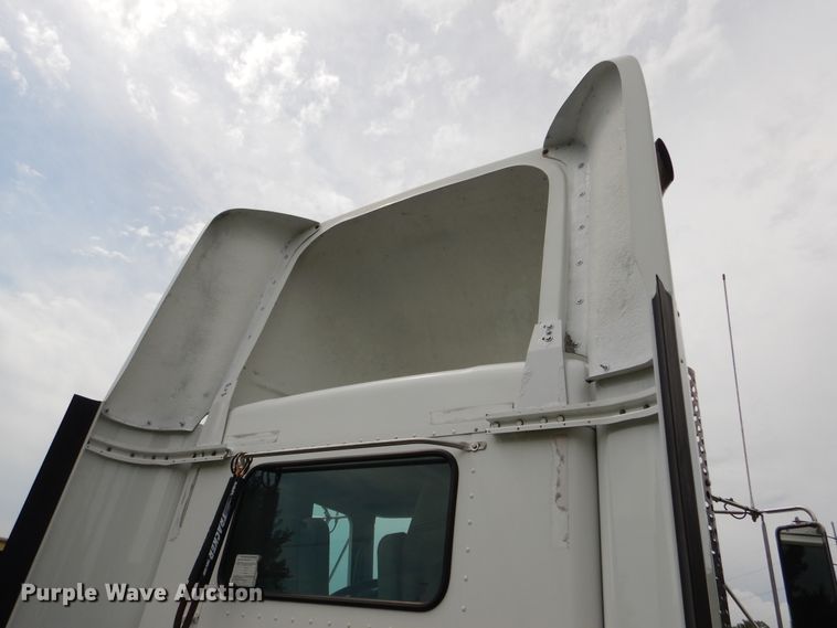 image for item EK9049 2012 Kenworth T800 semi truck