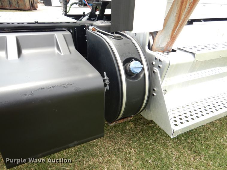 image for item EK9049 2012 Kenworth T800 semi truck