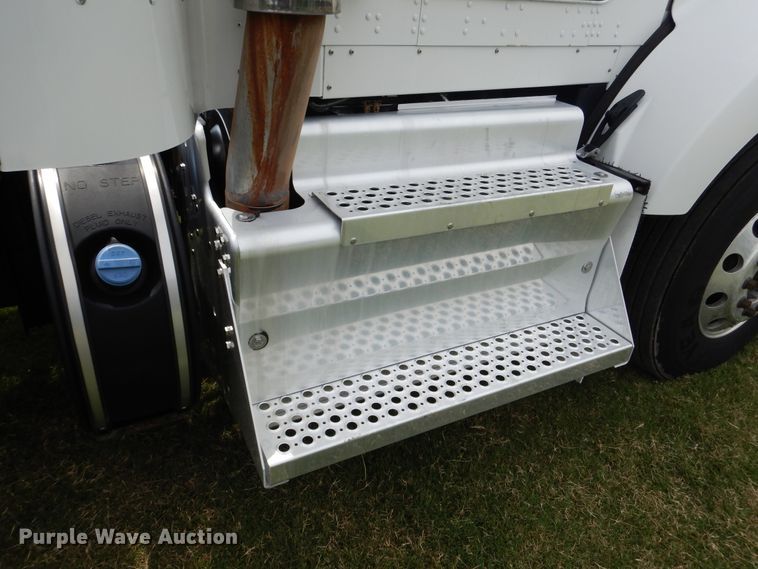 image for item EK9049 2012 Kenworth T800 semi truck