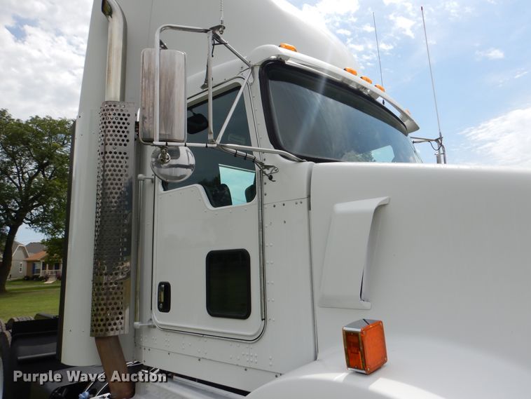 image for item EK9049 2012 Kenworth T800 semi truck