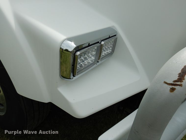 image for item EK9049 2012 Kenworth T800 semi truck