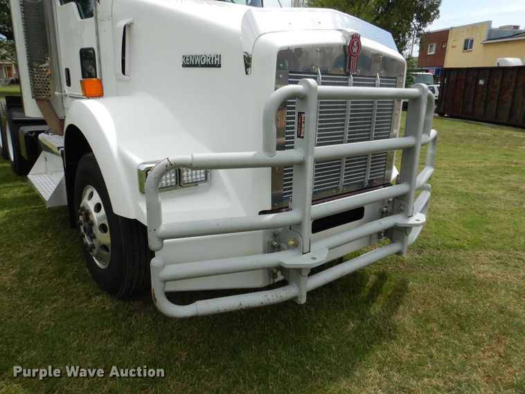 image for item EK9049 2012 Kenworth T800 semi truck