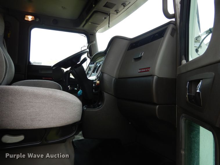 image for item EK9049 2012 Kenworth T800 semi truck