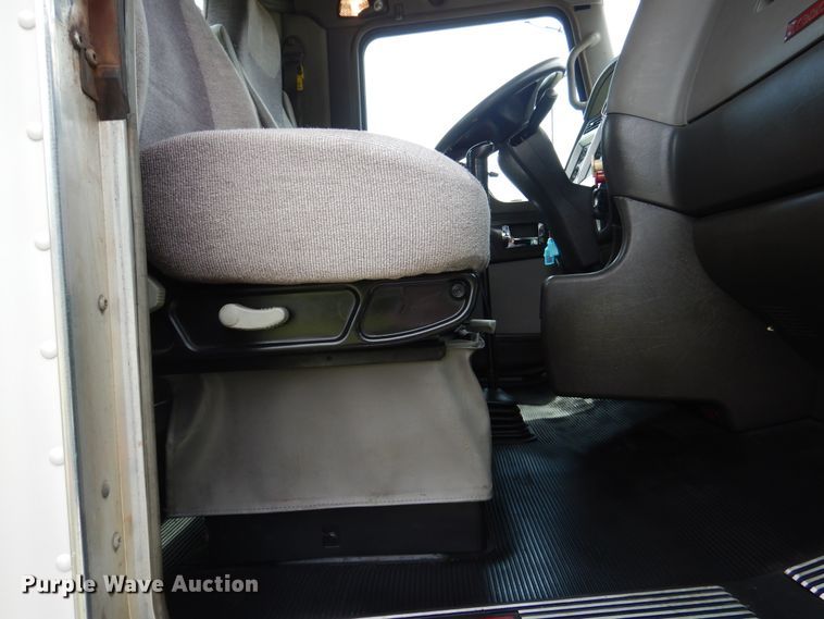 image for item EK9049 2012 Kenworth T800 semi truck