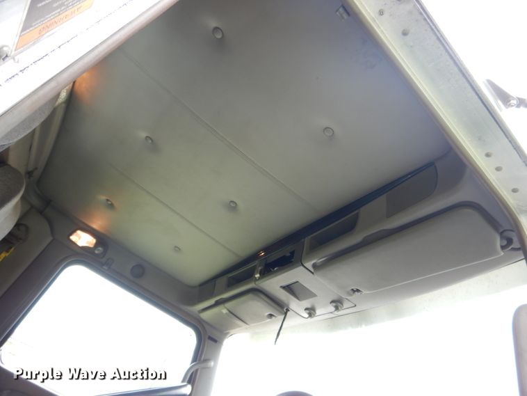 image for item EK9049 2012 Kenworth T800 semi truck